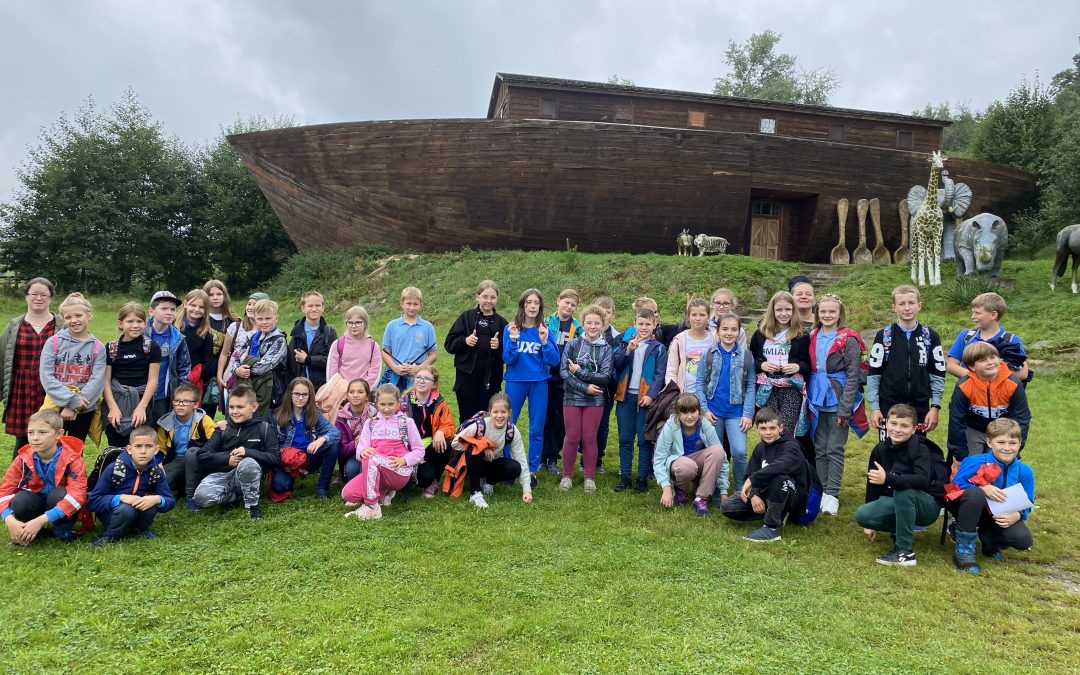 Wycieczka klas 4a i 5a do Pławnej