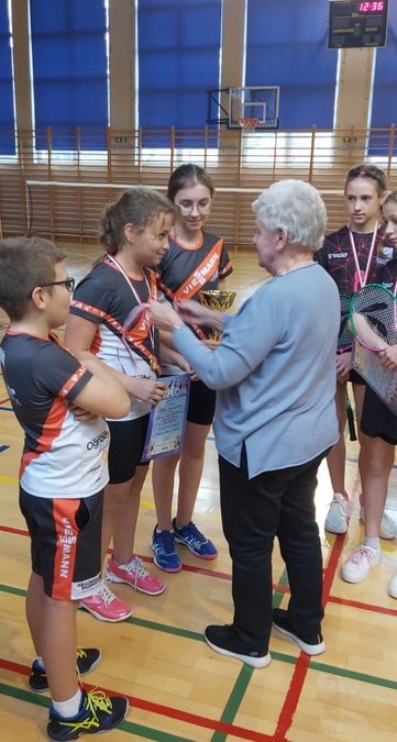 Sukces naszych uczniów w zawodach  w badmintona