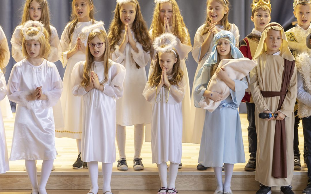 Wigilie klasowe i przedstawienie jasełkowe