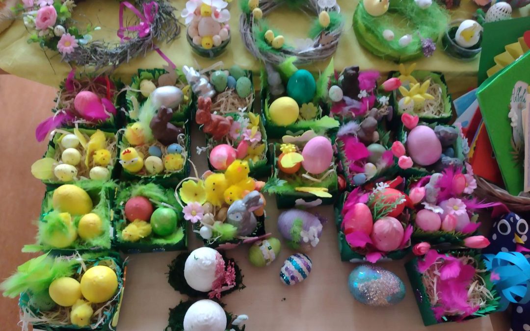 Kiermasz pięknych ozdób wielkanocnych i pysznych ciast wykonanych przez uczniów i rodziców naszej szkoły