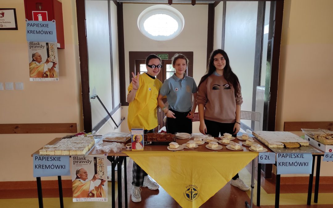 Kremówki papieskie w szkole -wsparcie Fundacji „Dzieło Nowego Tysiąclecia”