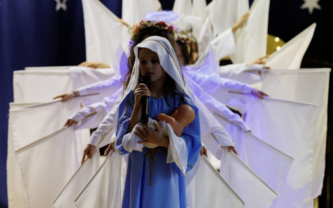 PIĘKNE JASEŁKA W WYKONANIU UCZNIÓW KLASY 2a SP