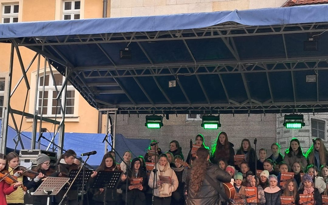 Występ naszej scholi uświetnił jarmark wielkanocny