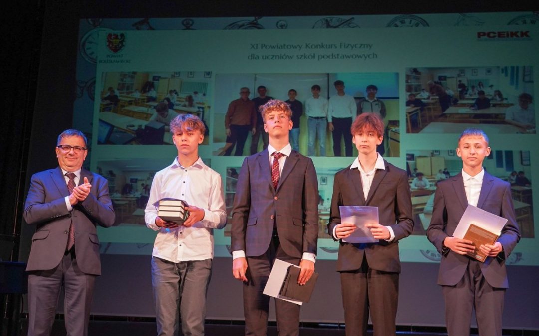 Nasi uczniowie na uroczystości wręczenia nagród laureatom konkursów PCEiKK