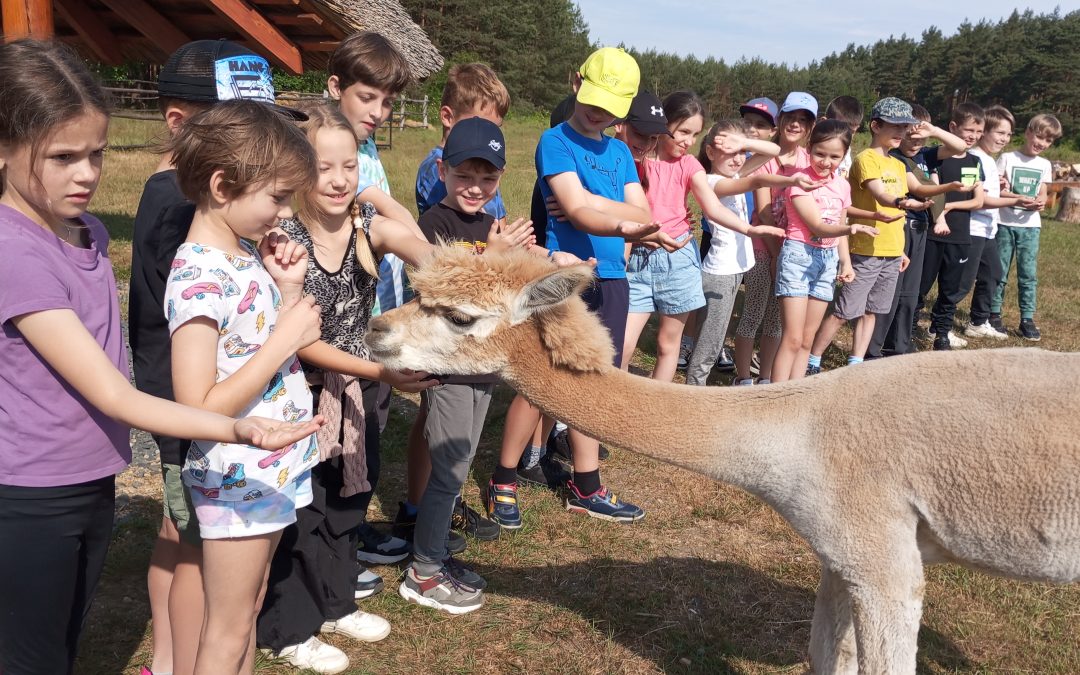 Wizyta uczniów klas drugich SP w Leśnej Akademii Sztuki w Parowej