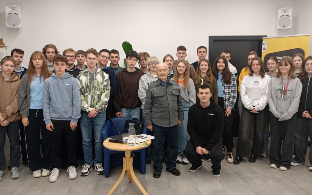 Uczniowie klas 3 i 4 LO spotkali się z kombatantem
