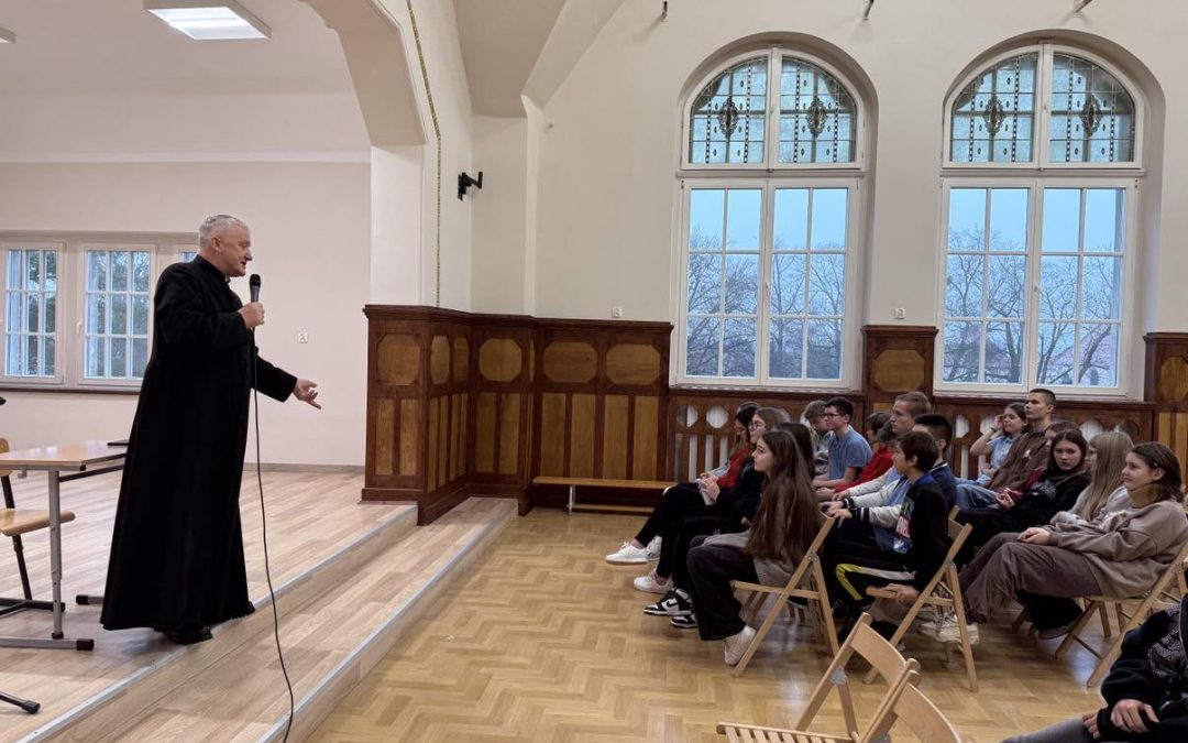 Spotkanie z założycielem Fundacji Małych Stópek ks. Tomaszem Kancelarczykiem