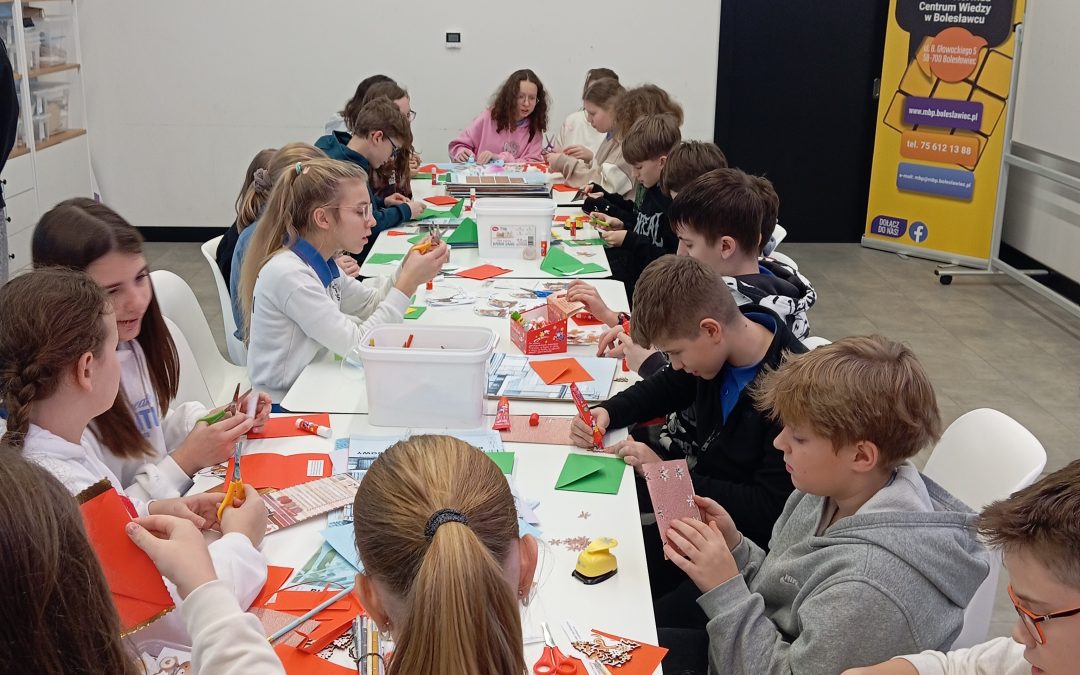Klasa 6a samodzielnie wykonała kartki świąteczne