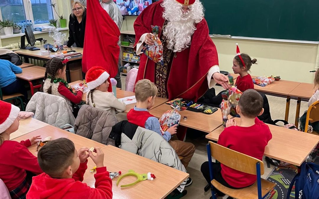 Jak co roku do naszej szkoły przybył Święty Mikołaj