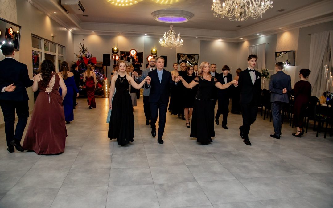 „Serdeczny druhu, przybywaj! Wesela z nami zażywaj!”, czyli… pijarska studniówka 2026